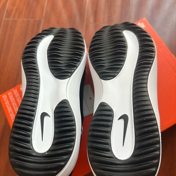 nike react ace tour - Picture 8 of 9